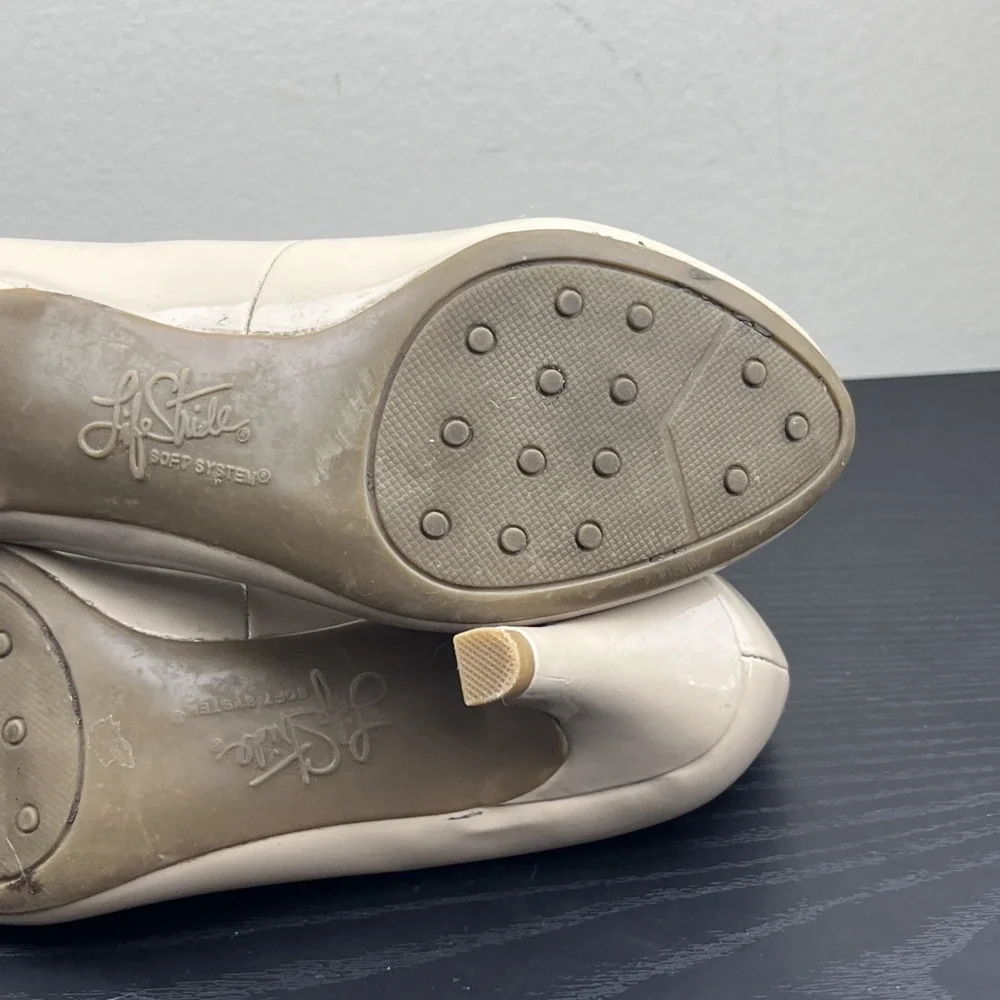 LifeStride Parigi‎ Taupe Nude Pumps Size 5 Faux Patent Leather Heels
